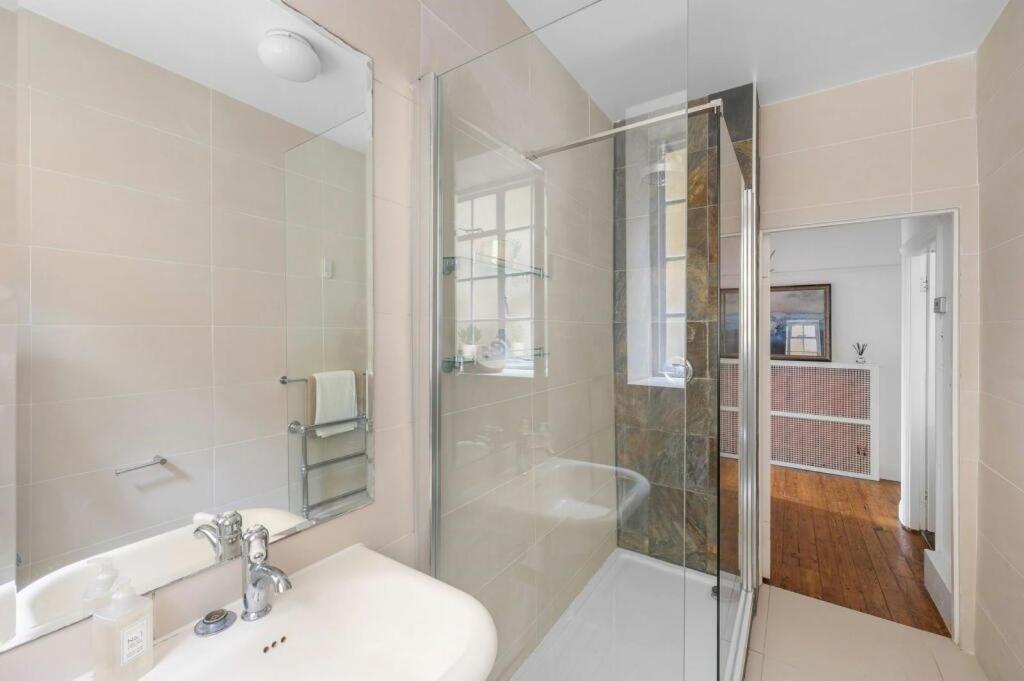 Apartment The Greenwich Devereux Residences